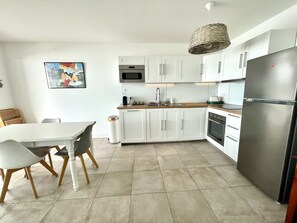 Kühlschrank, Mikrowelle, Ofen, Geschirrspüler