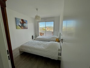 2 habitaciones, tabla de planchar con plancha y wifi gratis 