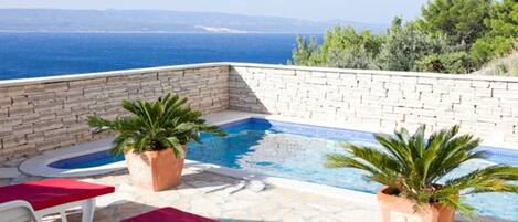 Piscina a l'aire lliure i piscina climatitzada