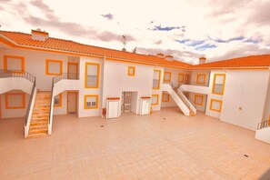 Exterior - Sunrise view family ,swimming pool with close to beach ! (Olhos de Água)