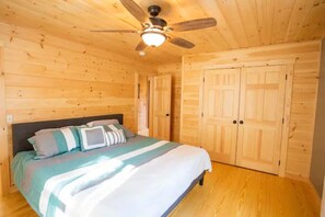 3 bedrooms, WiFi, bed sheets - Modern / open cabin at Waterville Estates (Thornton)