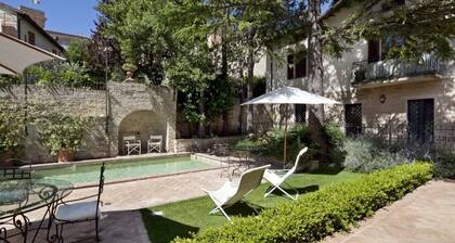 Perugino vacation apartment with garden and pool