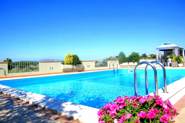 PISCINE - POGGIO ALLA CAVALLA AGRITOURISME
