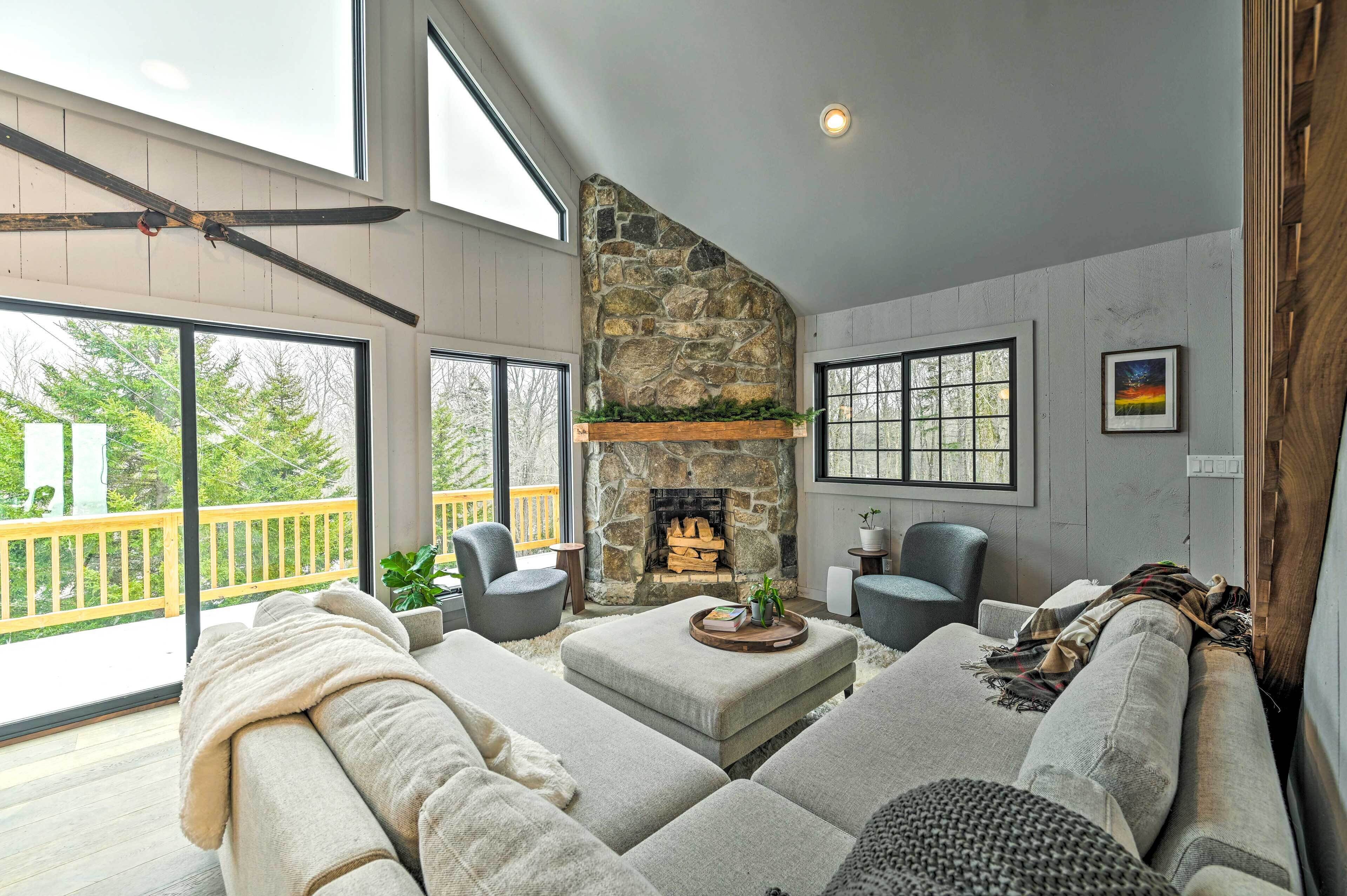 Vermont Ski Chalet ~ 5 Mi to Magic Mountain