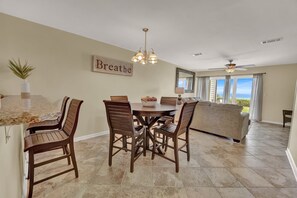 Villa | Spisning på værelset