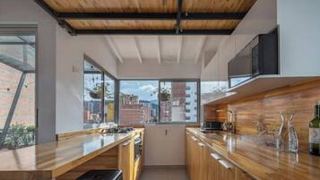 Fridge, microwave, oven, coffee/tea maker