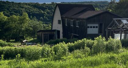 Gambrel Country Design House / Art Retreat on 6 Acres / Delhi, NY
