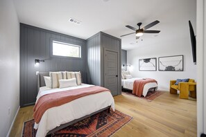 6 bedrooms, iron/ironing board, free WiFi, bed sheets