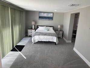 5 bedrooms, desk, free WiFi, bed sheets - 5-Bedroom Water Front Vacation Home - Tropical Paradise with Breathtaking Views! (Port Richey)