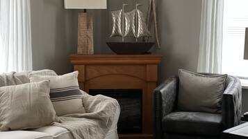 Smart TV, fireplace, books, stereo