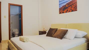 3 bedrooms, desk, free WiFi, bed sheets