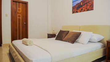 3 bedrooms, desk, free WiFi, bed sheets
