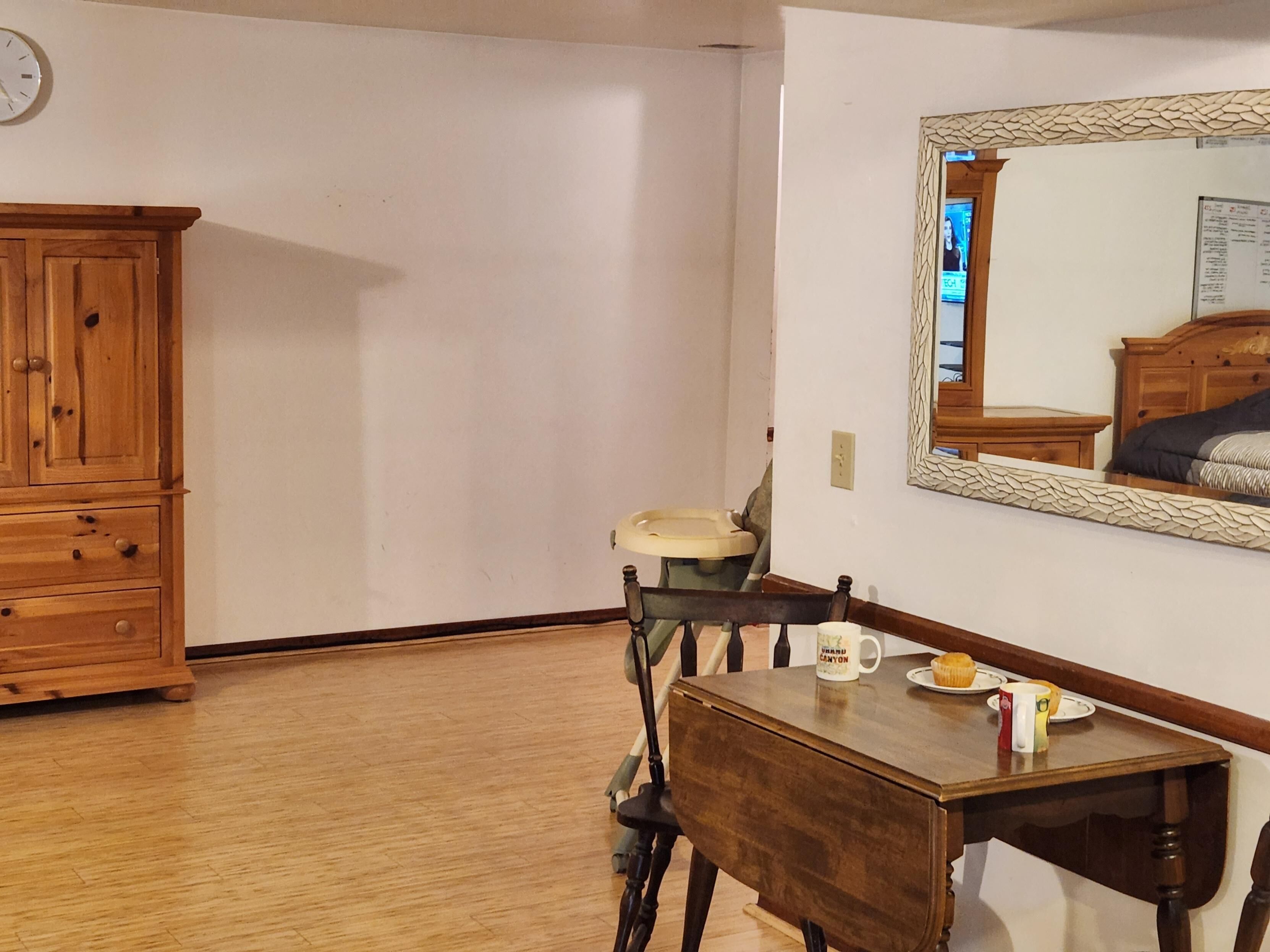 Studio w/3 beds, 1 Queen, two twin, couch, pellet stove, full amenities, shower.