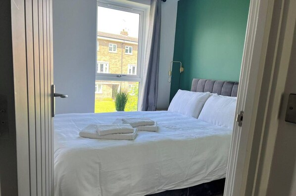 3 bedrooms, iron/ironing board, free WiFi, bed sheets