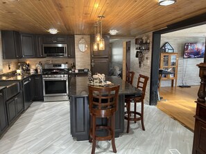 Frigorifero, microonde, forno, piano cottura