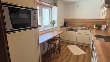 Kühlschrank, Ofen, Herdplatte, Geschirrspüler