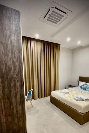 Deluxe Double Room, 1 Double Bed, Private Bathroom, City View
