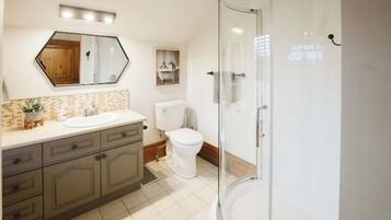 Shower, hair dryer, toilet paper