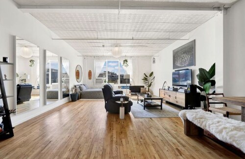 Best Location in Williamsburg Big Sunny Art Loft