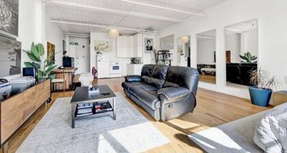 Best Location in Williamsburg Big Sunny Art Loft