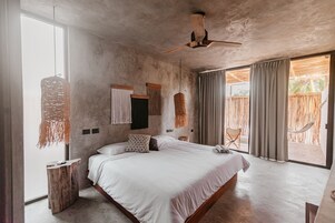 Private Pool Room | Roupas de cama premium, Wi-Fi de cortesia, roupa de cama