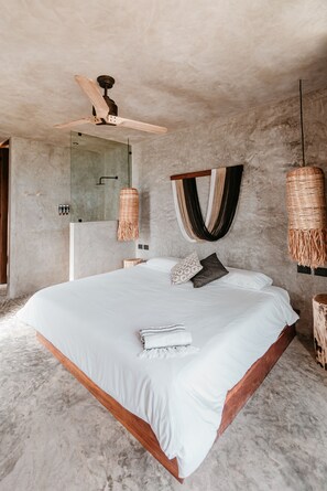Private Balcony Room | Literie de qualité supérieure, Wi-Fi gratuit, draps fournis