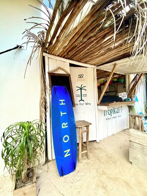 Selancar/boogie boarding