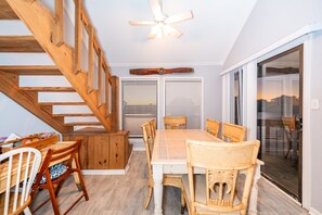 Dining - Gated community with POOL on the beach (Matagorda)