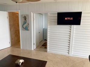 32-inch LCD TV with digital channels, TV, Netflix - Windchime Estates (Christiansted)