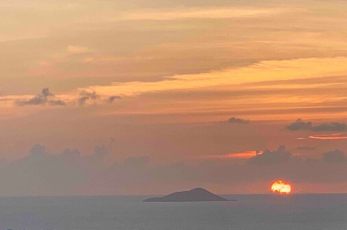 Näkymä rannalle/valtamerelle