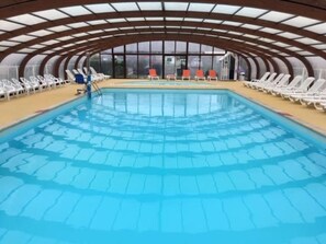 Indoor pool, outdoor pool - Mobilhome INTUITION pond view, 4 *, near Beauval Zoo and Loire castles (Veuzain-sur-Loire)