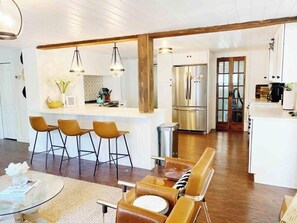 Private kitchen - STUNNING Rustic Bungalow *Entire* Next to Zoo (Tampa)