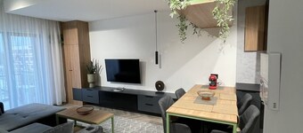 Luxury by The Lake Apartment Sibiu near Binder Lake, 10 min to center