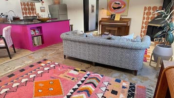 Apartamento superluxo | Área de estar | Livros