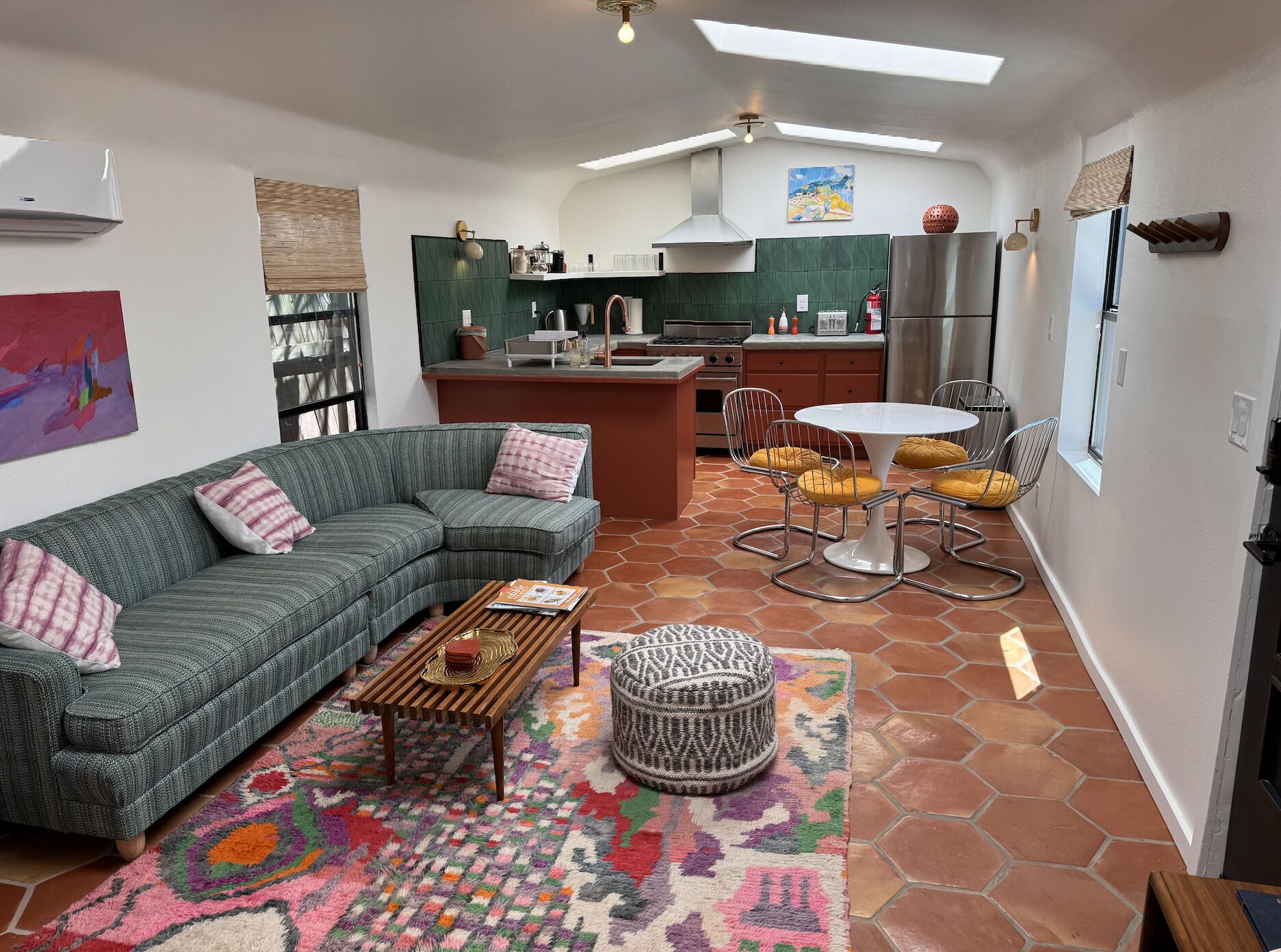 Appartement luxueux | Aire de séjour | Livres