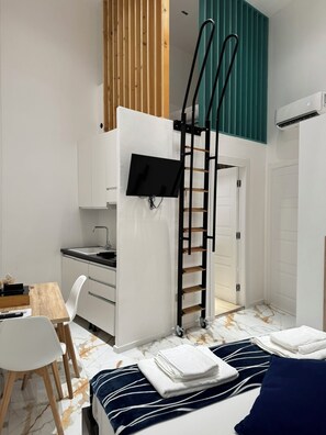 Chambre classique, 1 chambre | Couette en duvet, coffre-fort, accès au Wi-Fi (inclus), literie fournie