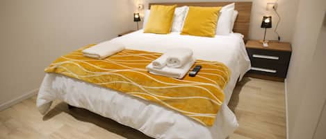 Standard Room, 1 King Bed, Hearing Accessible, Kitchen