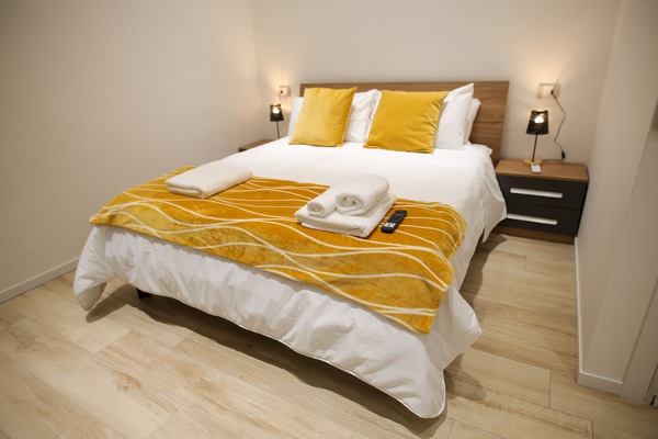 Standard Room, 1 King Bed, Hearing Accessible, Kitchen | Down comforters, in-room safe, free WiFi, bed sheets