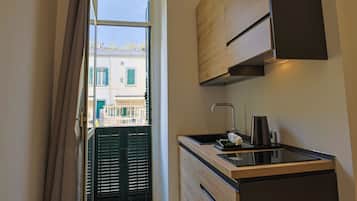 Basic Room | Down comforters, in-room safe, free WiFi, bed sheets