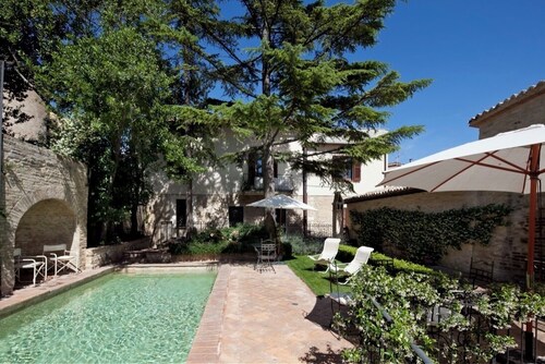 Melanzio holiday apartment with garden and swimming pool