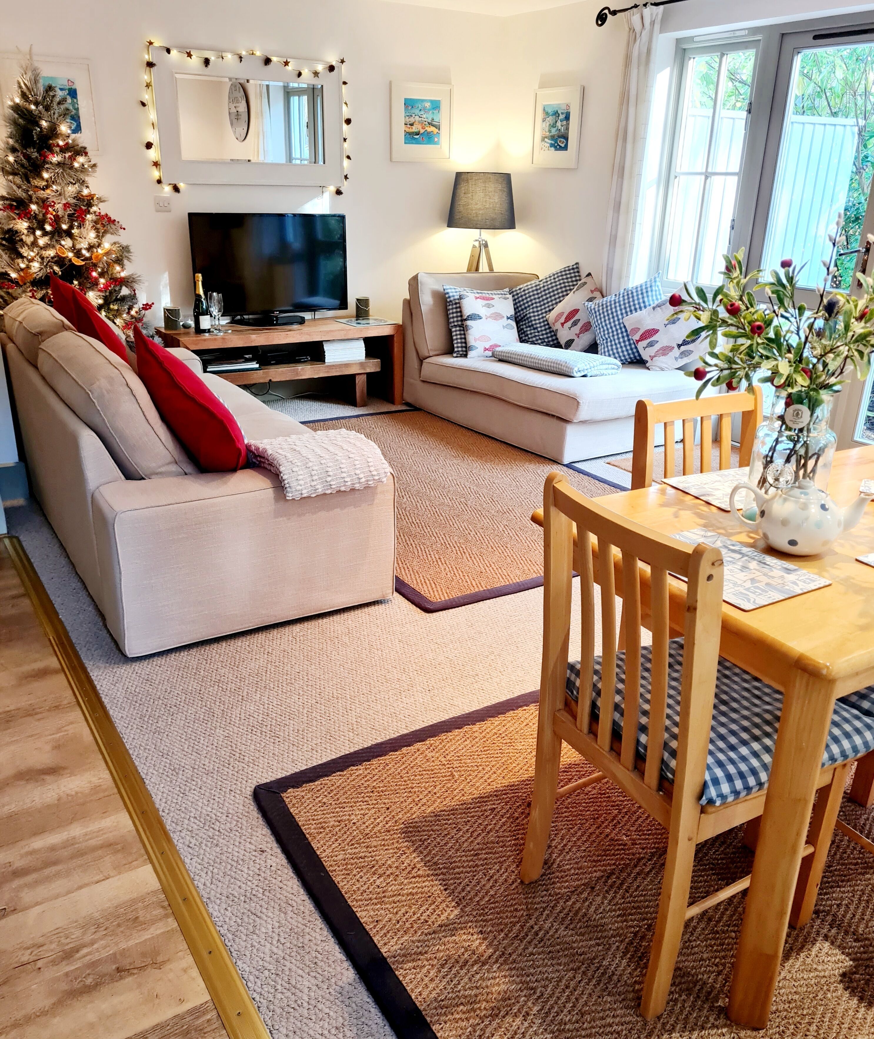 Smart-TV, DVD-Player, Bücher, Videothek