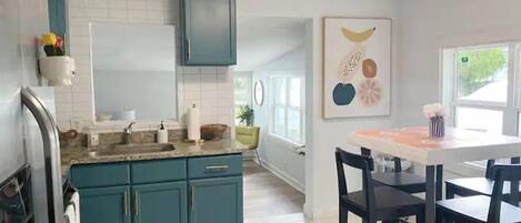 Microwave, oven, dishwasher, coffee/tea maker