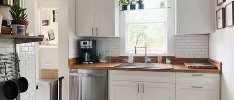 Kühlschrank, Mikrowelle, Ofen, Geschirrspüler