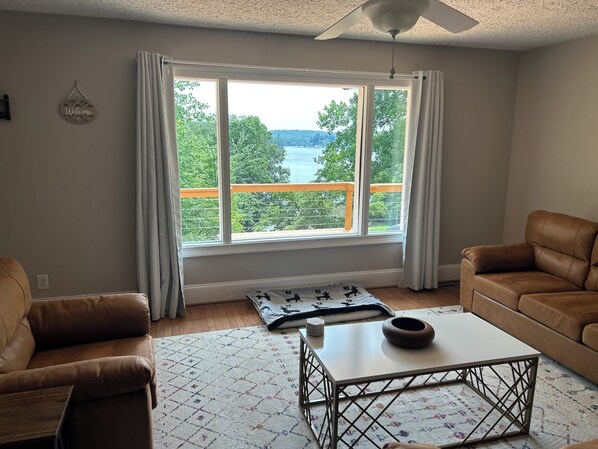 Fernseher, Tischtennisplatte