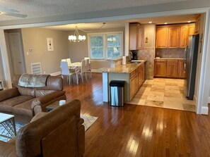 Fernseher, Tischtennisplatte