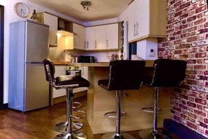 Private kitchen - Centrally located 2 bed flat near the lake district (Cockermouth)