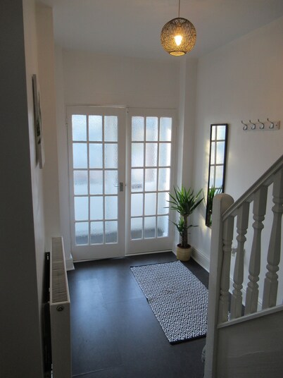Large 4 bedroom house -perfect for contractors.