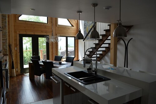 Family, Comfortable, Luxurious with Spa (Unit 2)