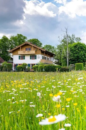 Exterior - Birkeneck 2 (1st floor), castle view dream holiday apartment (Schwangau)