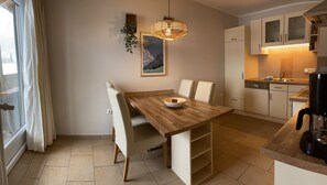 Fridge, oven, stovetop, dishwasher - Birkeneck 2 (1st floor), castle view dream holiday apartment (Schwangau)